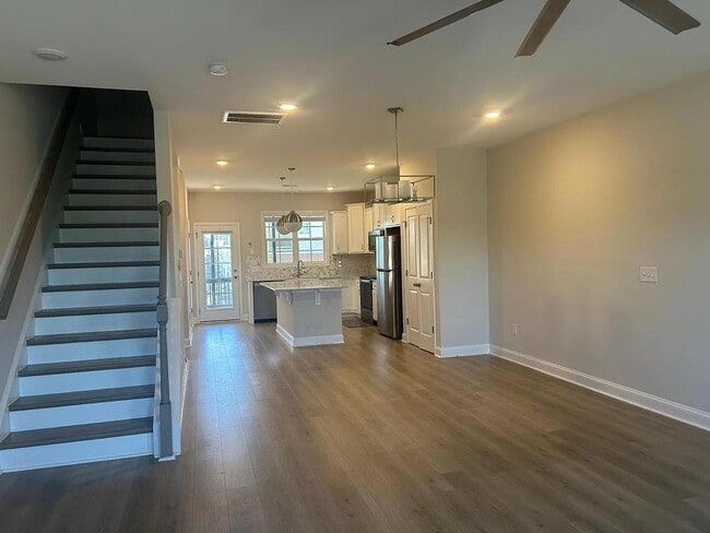 Photo - 1024 Gateway Commons Cir