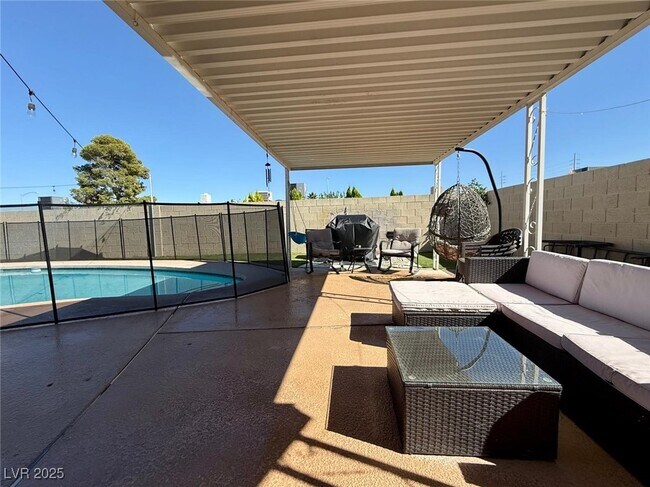 Building Photo - 1609 Blue Mountain Dr