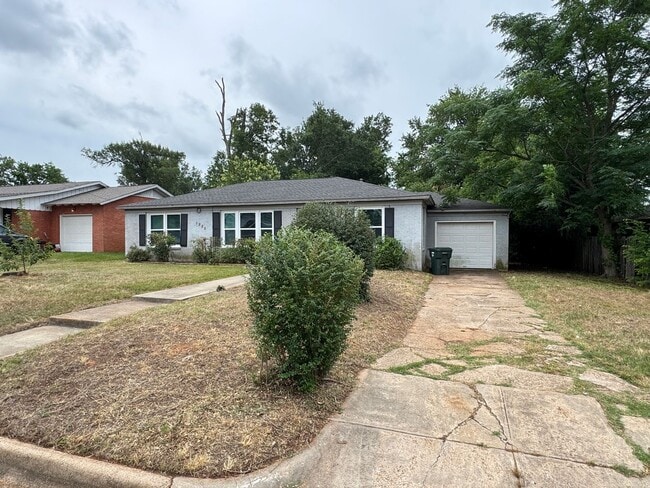 Photo - 1225 San Antonio St