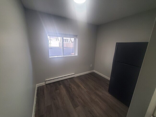 Photo - 760 Cummins Hwy Unit 4