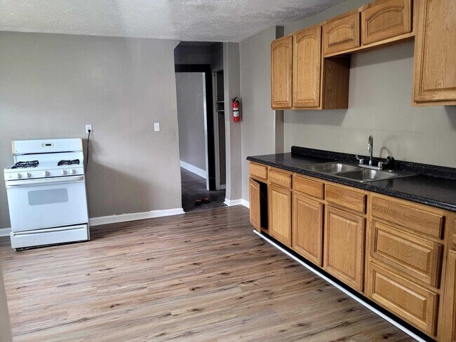 Photo - 810 N Dearborn St