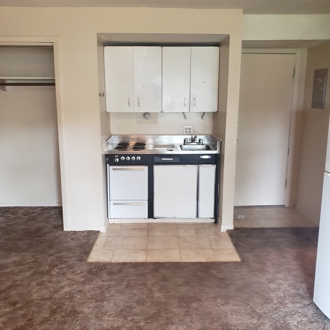Photo - Courtyard Apartments