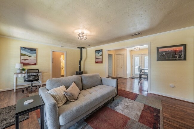 Photo - Charming 3BR/2BA Retreat: 2 Mi to the Forth Worth Stockyards