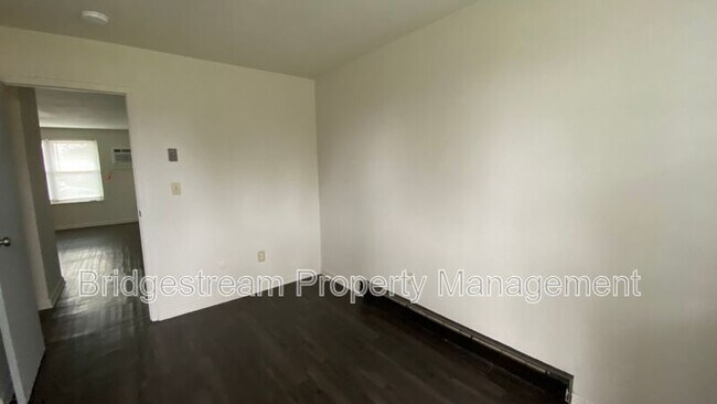 Photo - 1299-4 Sanlor