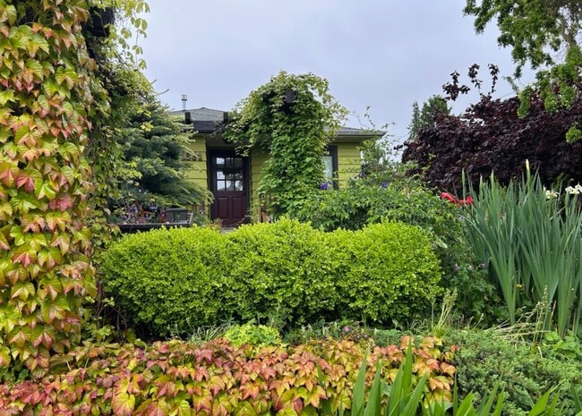 Building Photo - Cozy 2 Bedroom in Charming Everett Neighbo... Rental