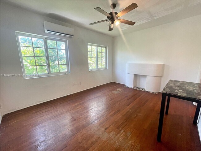 Photo - 1619 Meridian Ave Unidad 4