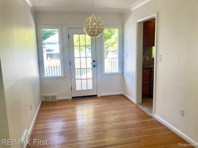 Photo - 421 E Farnum Ave