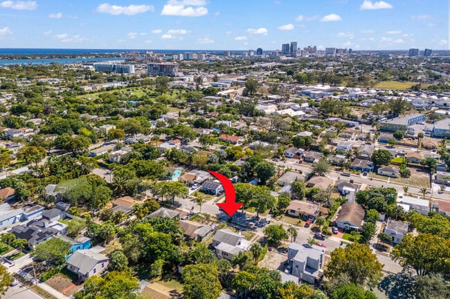 Building Photo - 933 30th Ct