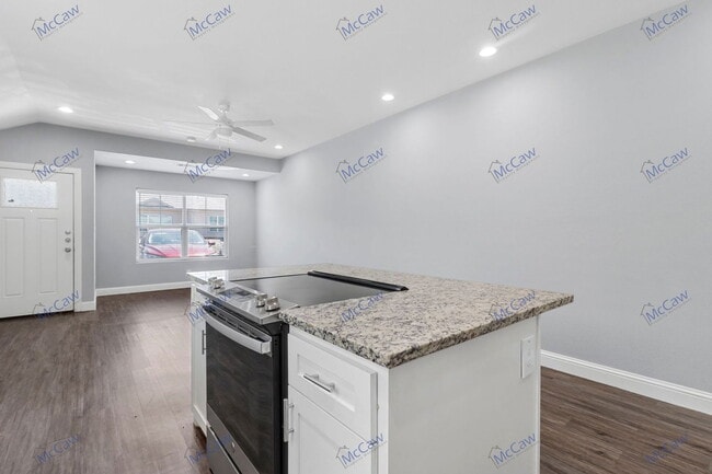 Photo - 806 N Broughton St