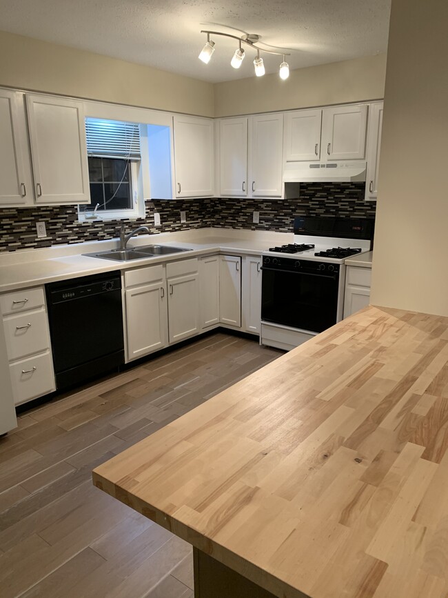 Photo - 1914 Remington Rd Unit 1912 Remington rd