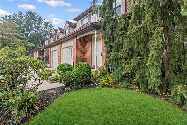 Photo - 100 Greensward Ln