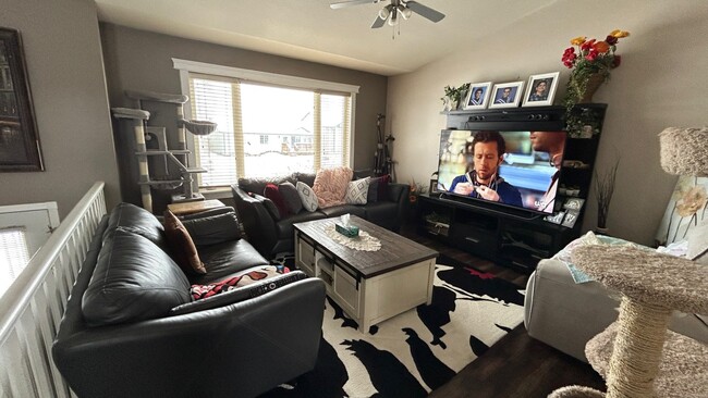 Photo - 3806-3843 43 Ave