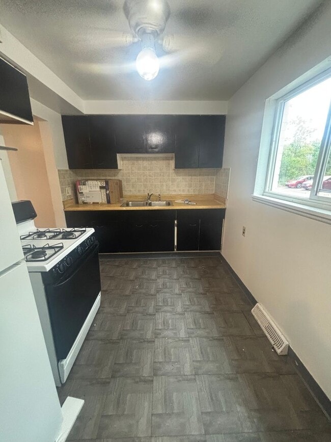 23673 Banbury Cir
