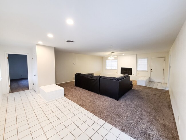 Photo - 2900 Goddard Pl