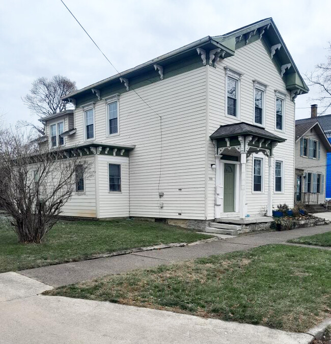 Charming Duplex- Upper Unit- near Sandusky Bay, shops, restaurants, downtownparks - 308 McDonough St Apartments Unit Upper