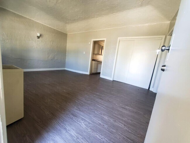 Photo - 2360 W. 18th St