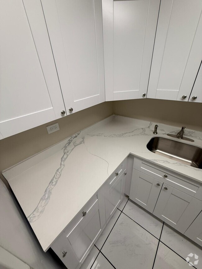 Building Photo - 805 NE 199th St Unit 106 Rental