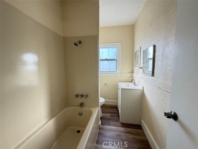 Photo - 932 W 74th St