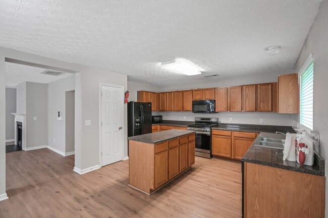 Photo - 415 Silver Spring St