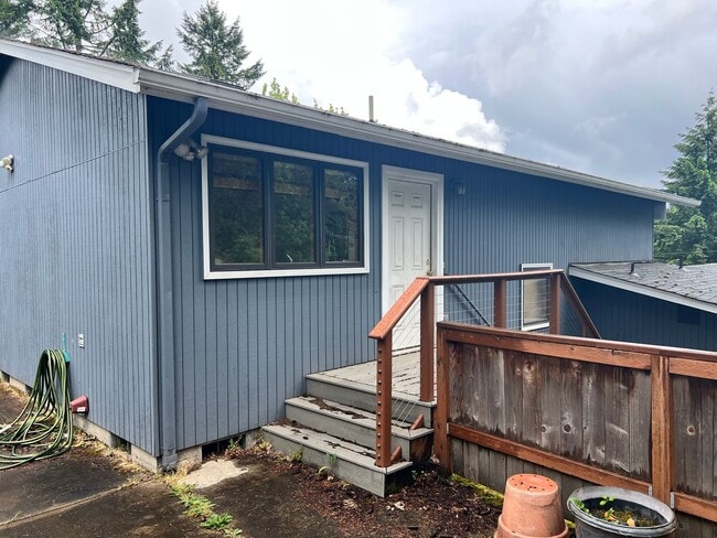 Amazing 1 Bedroom/ 1 Bath Duplex Unit- ava... - Amazing 1 Bedroom/ 1 Bath Duplex Unit- ava... House