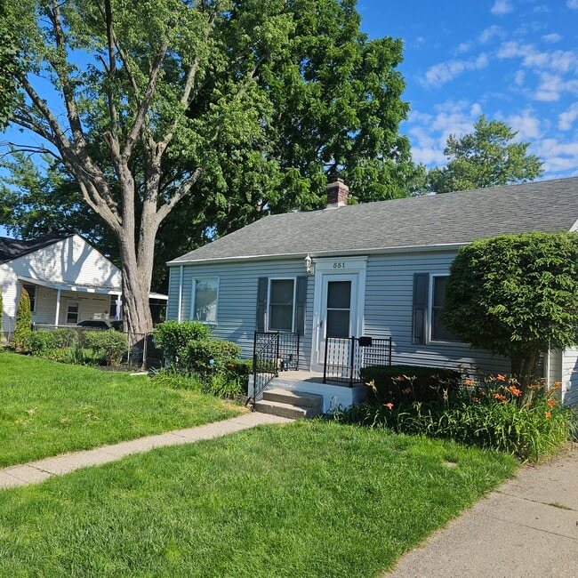 Photo - 551 E Webster St