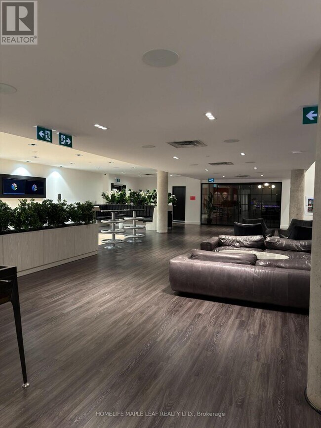 Photo - 25 Wellington St S Unit 504