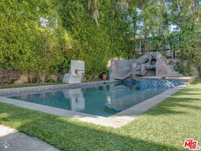 Photo - 9033 Cresta Dr