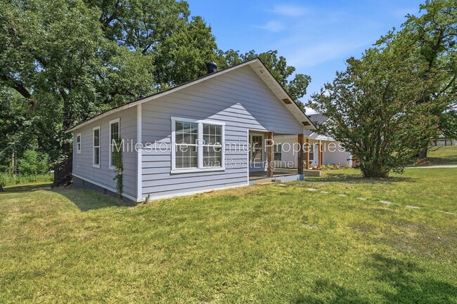 Photo - 215 W Walker St