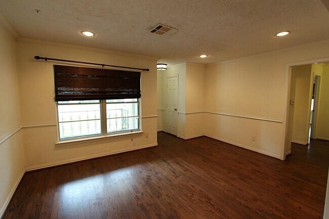 2215 Lamonte Ln