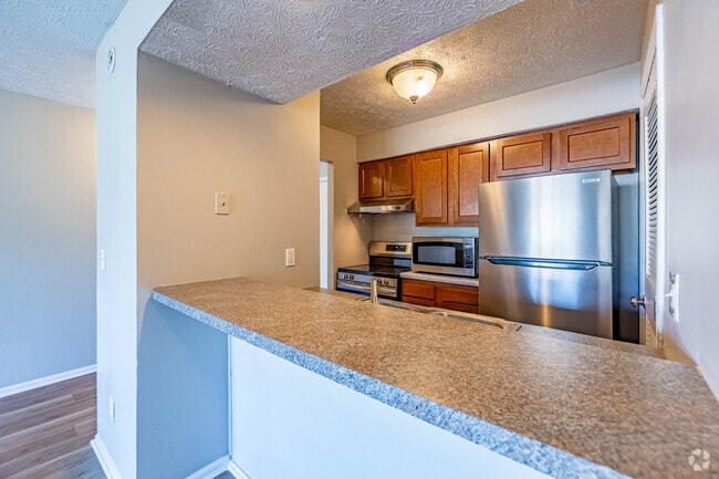 2BR, 1BA - 890SF - Kitchen