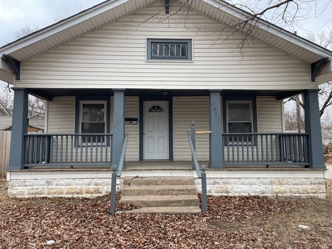 Building Photo - Cute 2 Bedroom 1 Bath