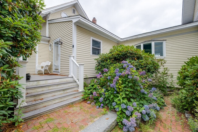 Photo - 1235 Shore Rd