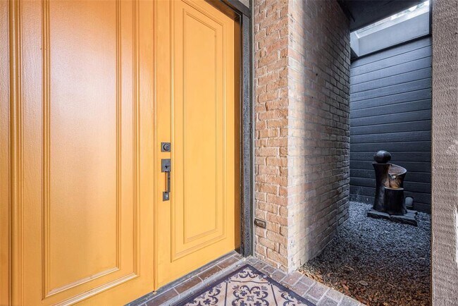 Photo - 8800 Woodway Dr Unit 6