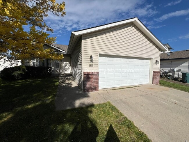 Photo - 3 bed, 2 bath house in fantastic location!