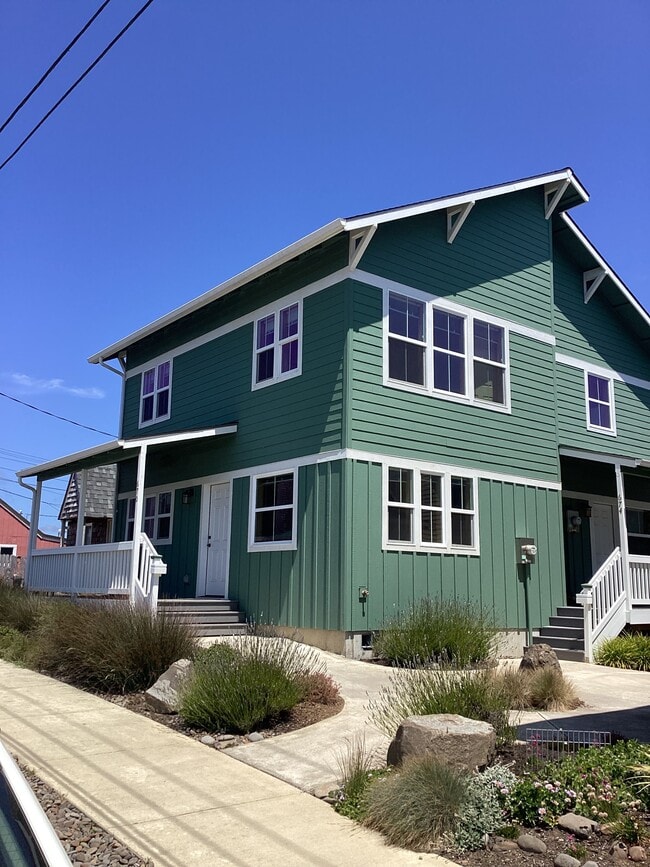 Photo - 670 NW Coast St Townhome