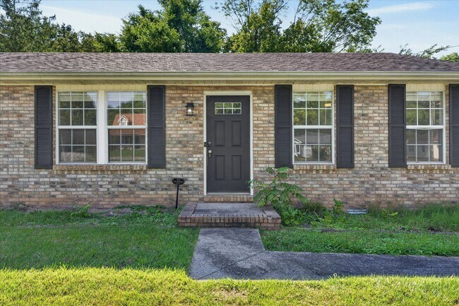 727 Acorn Dr