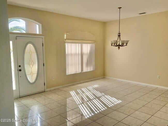 Photo - 1521 Gardenton St NW