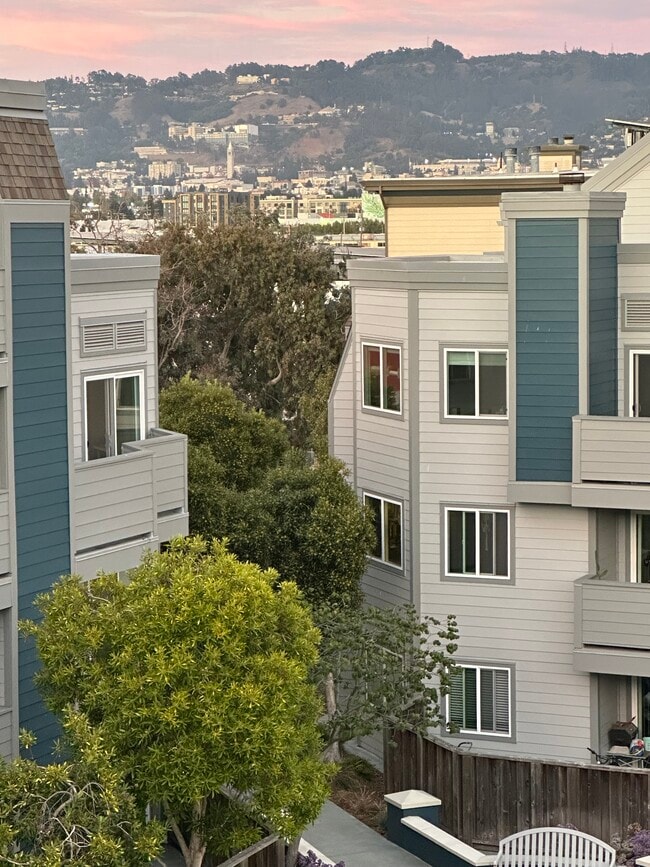 Photo - 6400 Christie Ave Unidad Penthouse top flr