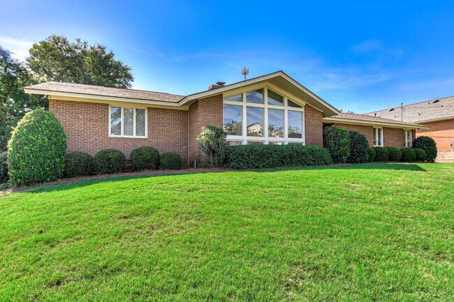 Photo - 1016 Northwood Rd