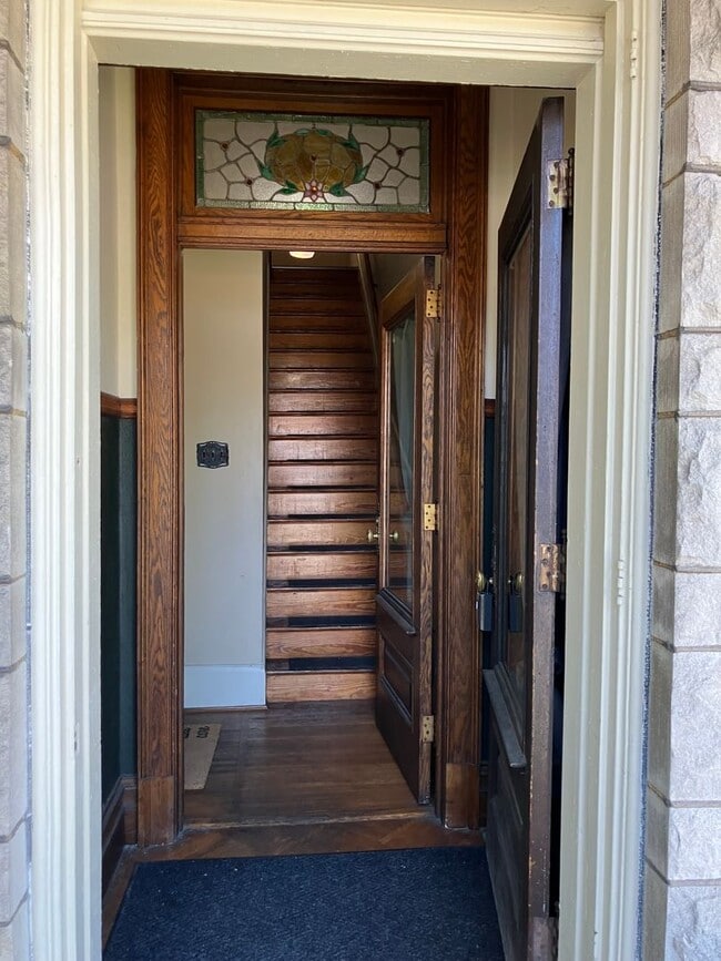Building Photo - 840 Columbia Ave Unit Apt 2
