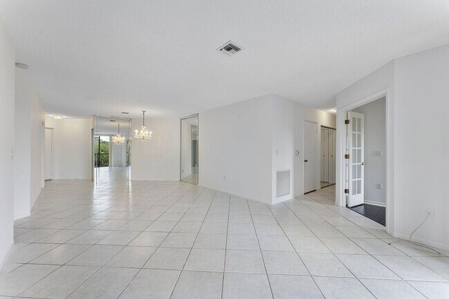 Photo - 4400 NW 30th St Unidad 328