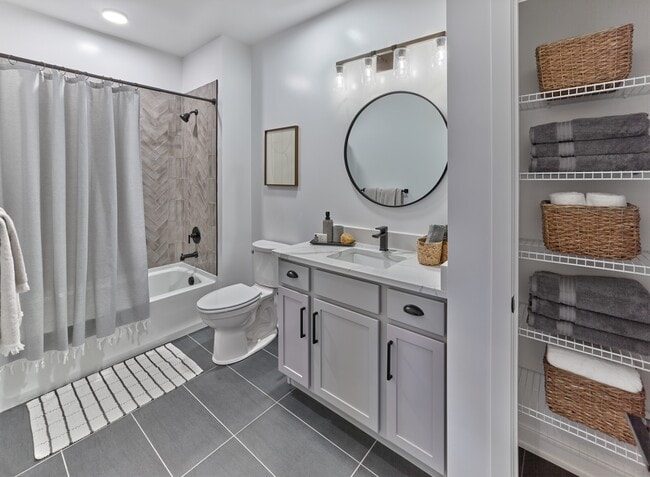 2 bdrm hall bath & linen closet