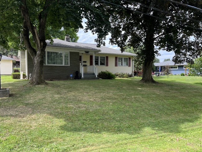 Building Photo - 2 Harts Hill Pky Rental
