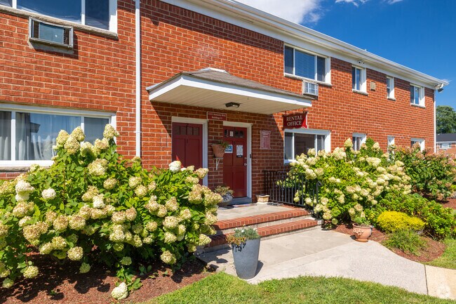Crossroads Manor Apartments