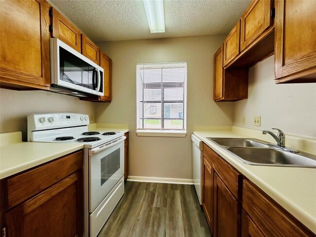 Photo - 8900 Schick Rd