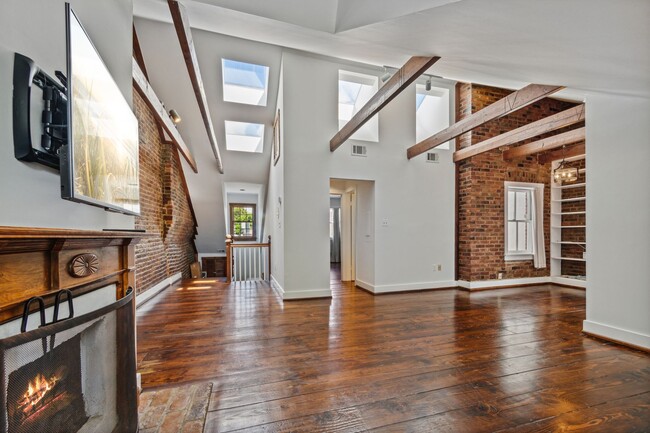 Building Photo - Available Now! Georgetown! Professionally ... Unit 8 Rental