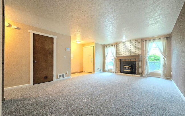Photo - 2 Bedroom Home in Everett Pet Friendly!