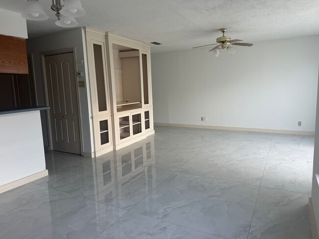 Photo - 100 W Village Blvd Unit 6