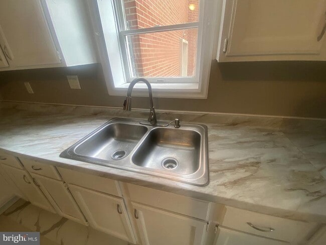 Building Photo - 314 W Market St Unit 2 Rental