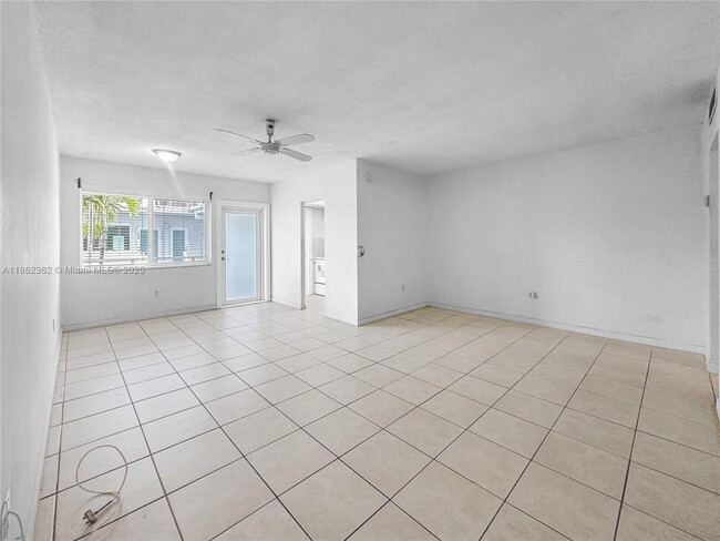 Photo - 2430 NE 135th St Unit 303